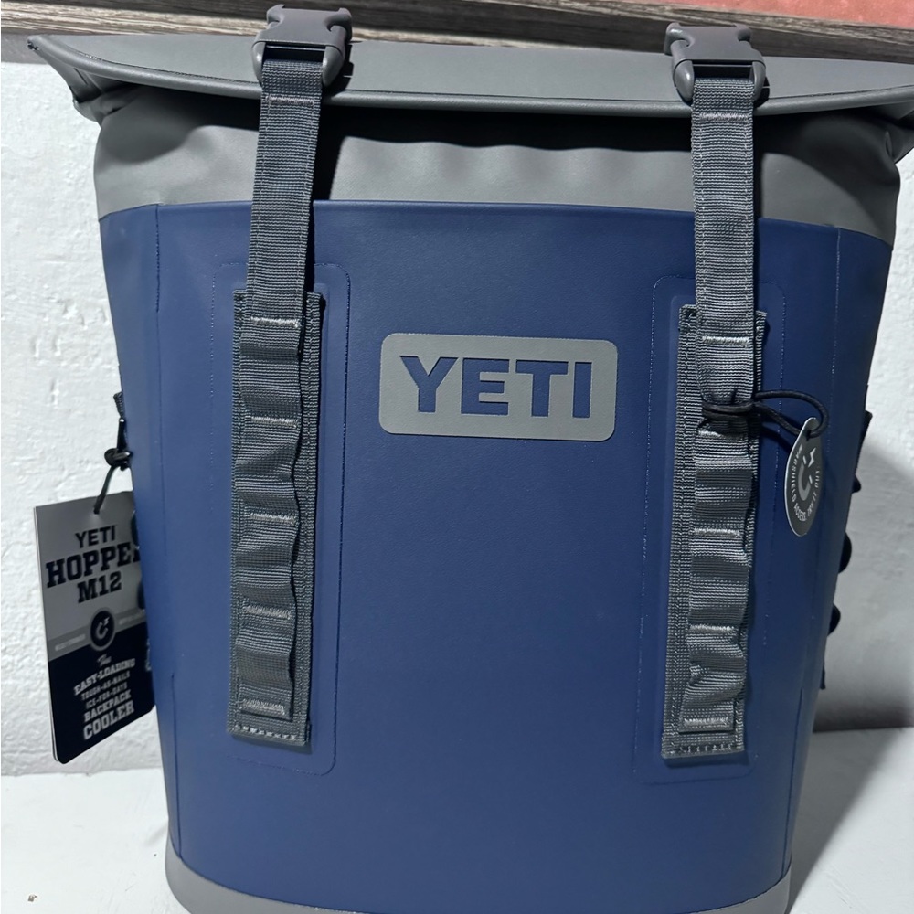 NWT Yeti Hopper M12 Backpack Soft Cooler, Navy